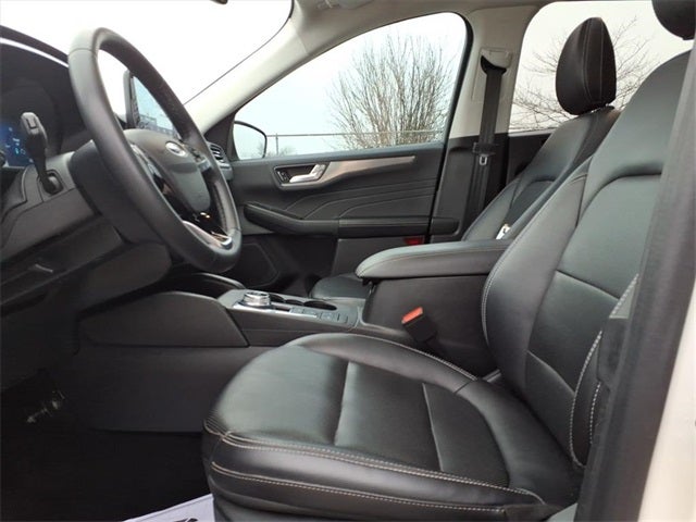 2022 Ford Escape Hybrid Titanium